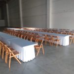 2019.06.19 Błonie stoły obrusy krzesła 7 scaled