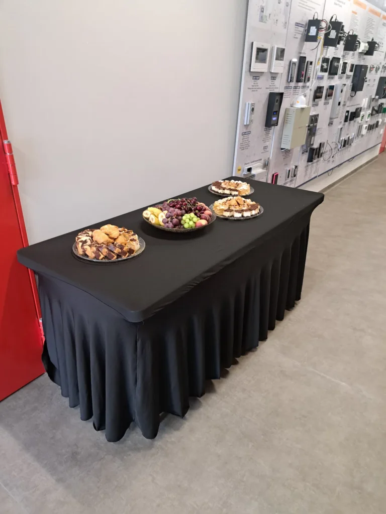 obrus elastyczny na stół 180cm wynajem